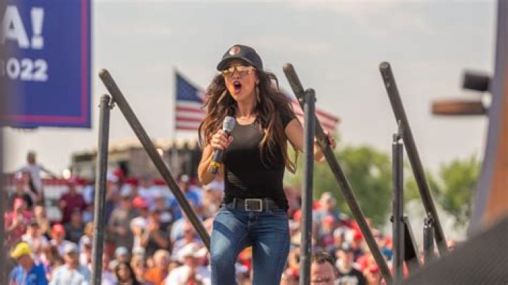 Lauren Boebert Age, Education, District, Reelection, Salary, Net Worth, Bio, Family, Approval Rating, Height