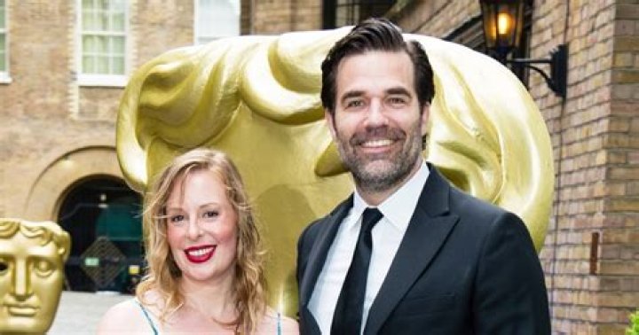 Leah Delaney Biography, Age, Height,Rob Delaney, Kids And Networth