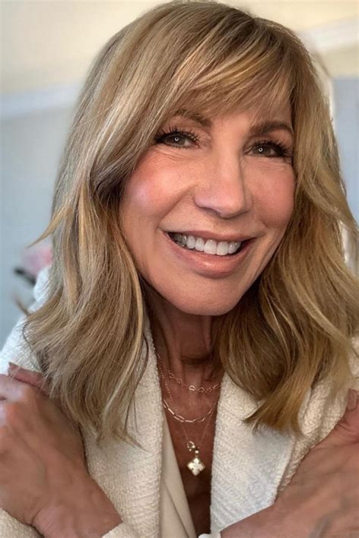 Leeza Gibbons Biography, Age, Husband, Legs, Makeup, Yoga, House and Instagram