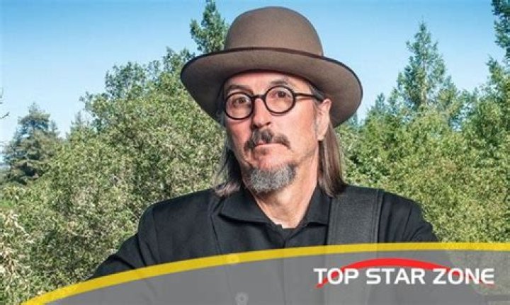 Les Claypool: Wife, net worth, tattoos, smoking & body facts