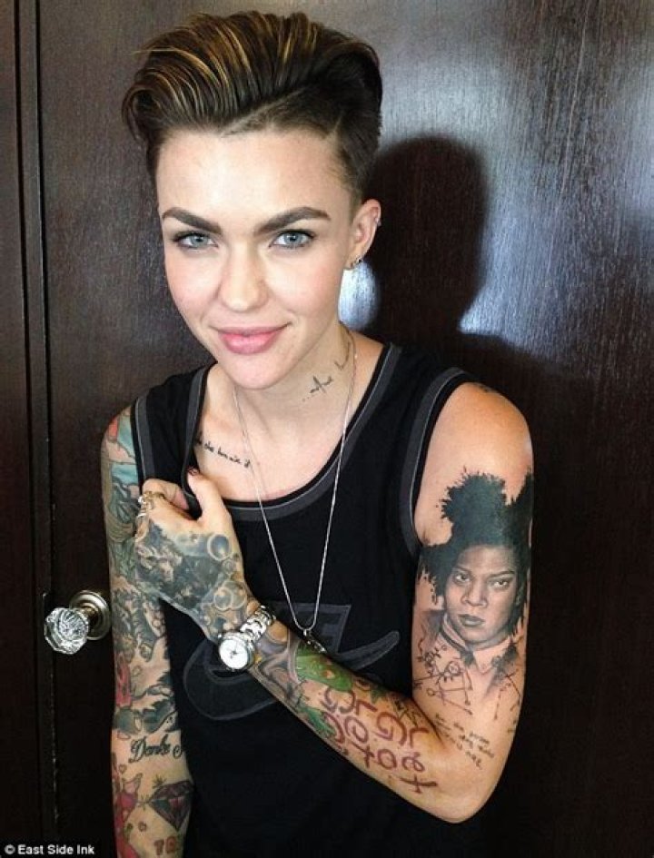 Leslie Caron: dating, net worth, tattoos, smoking & body measurements