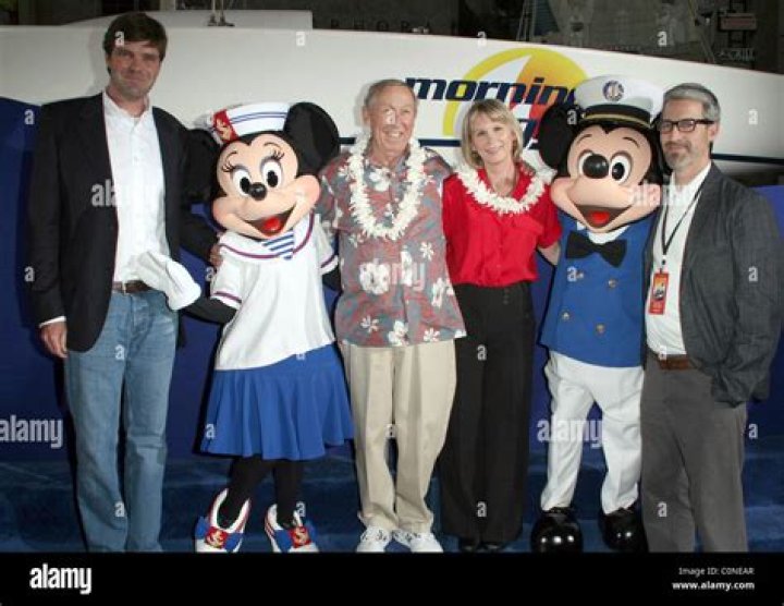 Leslie DeMeuse Net Worth, Income, Salary, Earnings, Biography