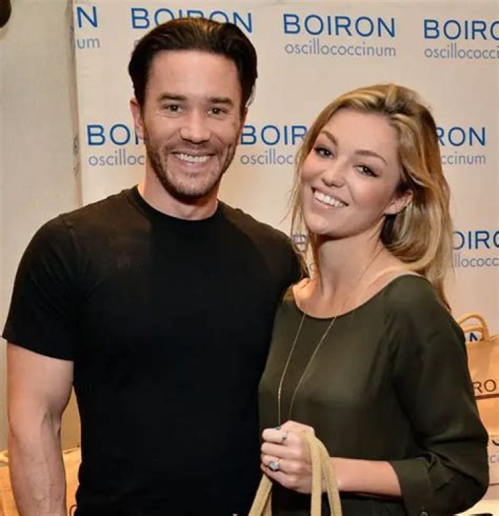 Lili Simmons husband: Is Lili Simmons married?