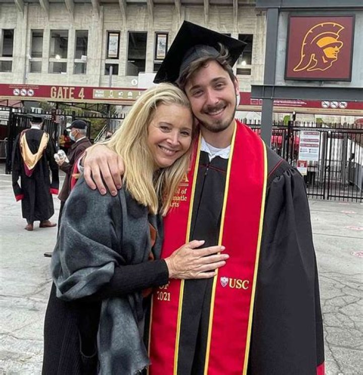 Lisa Kudrow Husband, Son, Twin, Family, Net Worth, Height, Bio