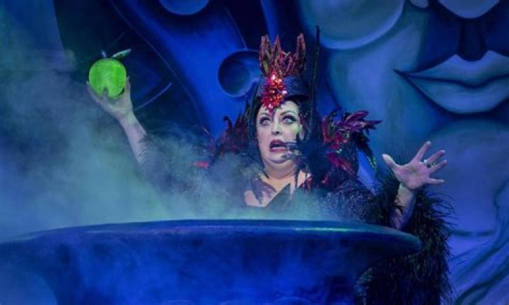 Liz Ewing The Nest: Age, Wiki, Biography, Husband, Instagram