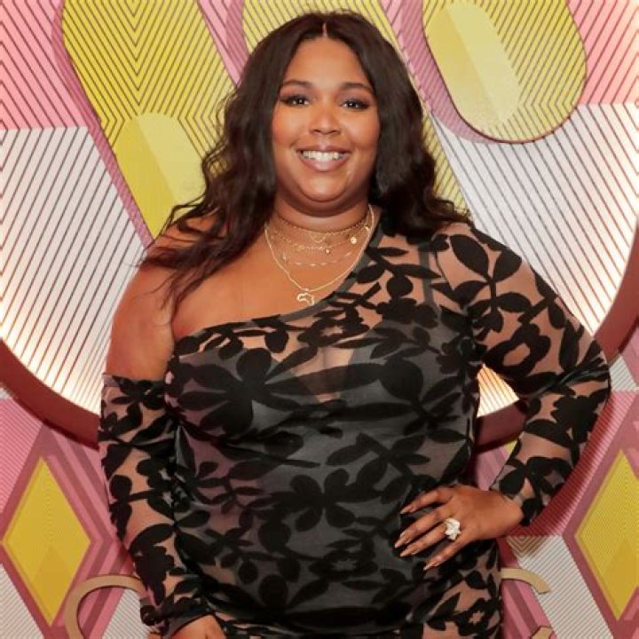Lizzo (Singer) Wiki, Bio, Height, Weight, Measurements, Boyfriend, Net Worth, Facts