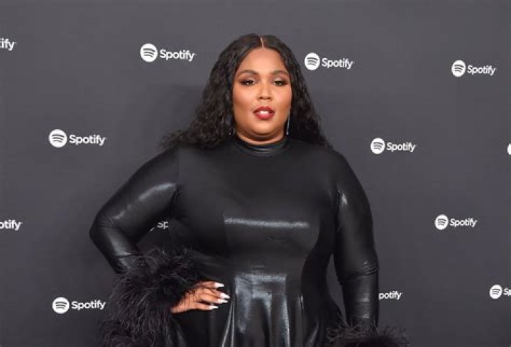 Lizzo Weight and Height? Measurements Shoe Size and Married Pics