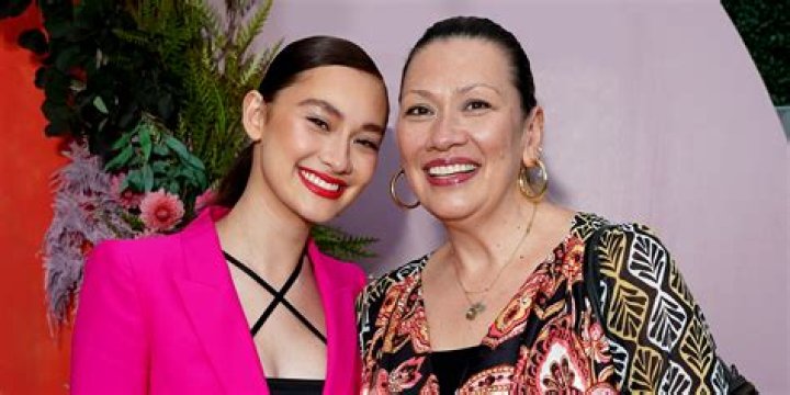 Lola Tung Siblings Parents And Family Ethnicity
