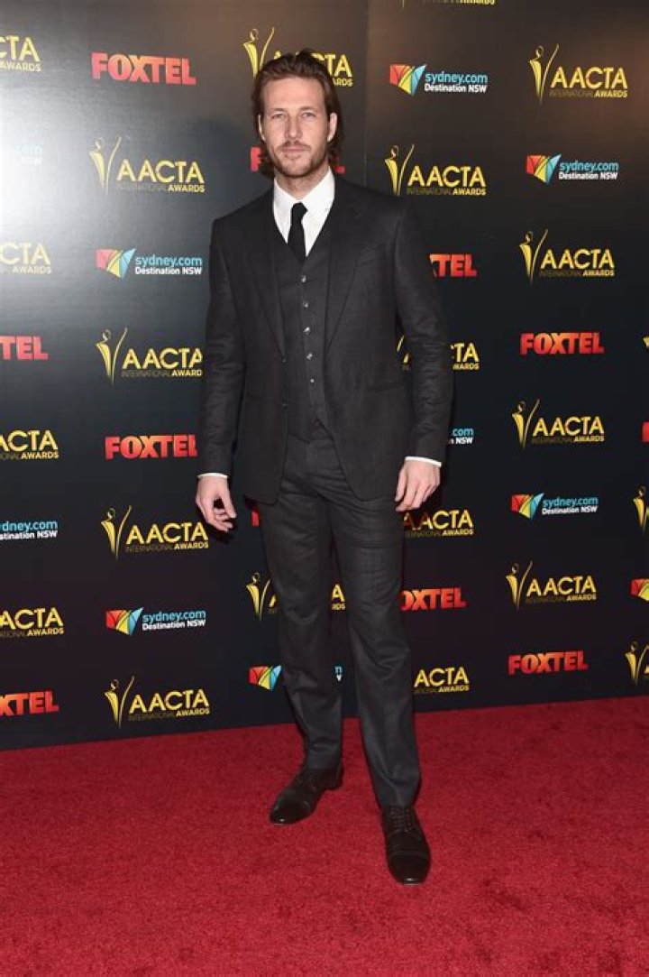 Luke Bracey Bio, Wiki, Age, Height, Education, Wife, Career and Net Worth