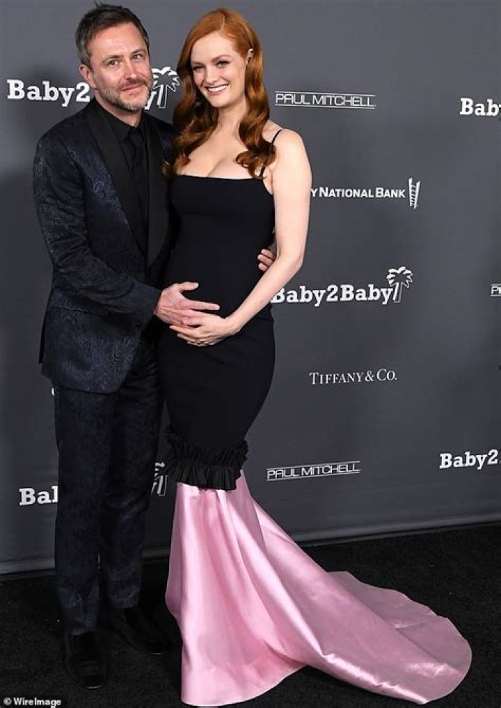
Lydia Hearst – How rich is Chris Hardwick’s wife? Pregnant? 