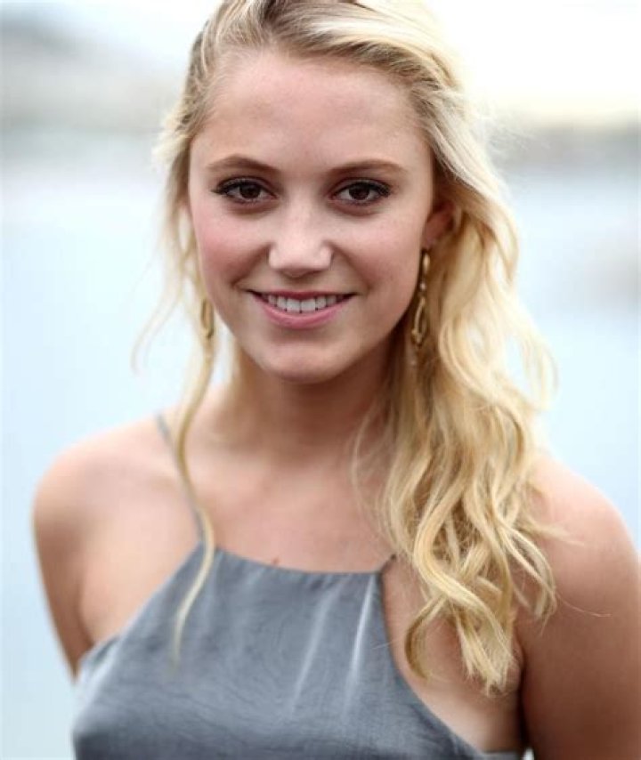 Maika Monroe Bio, Wiki, Age, Height, Hot, Husband, Children, Family, Movies, Actress, Net worth