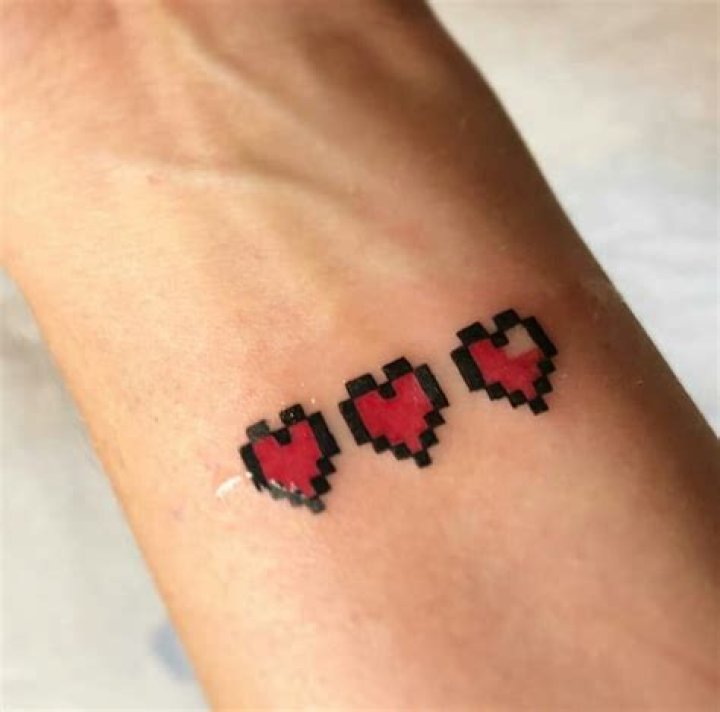 Margaret Col: Husband, net worth, tattoos, smoking & body measurements