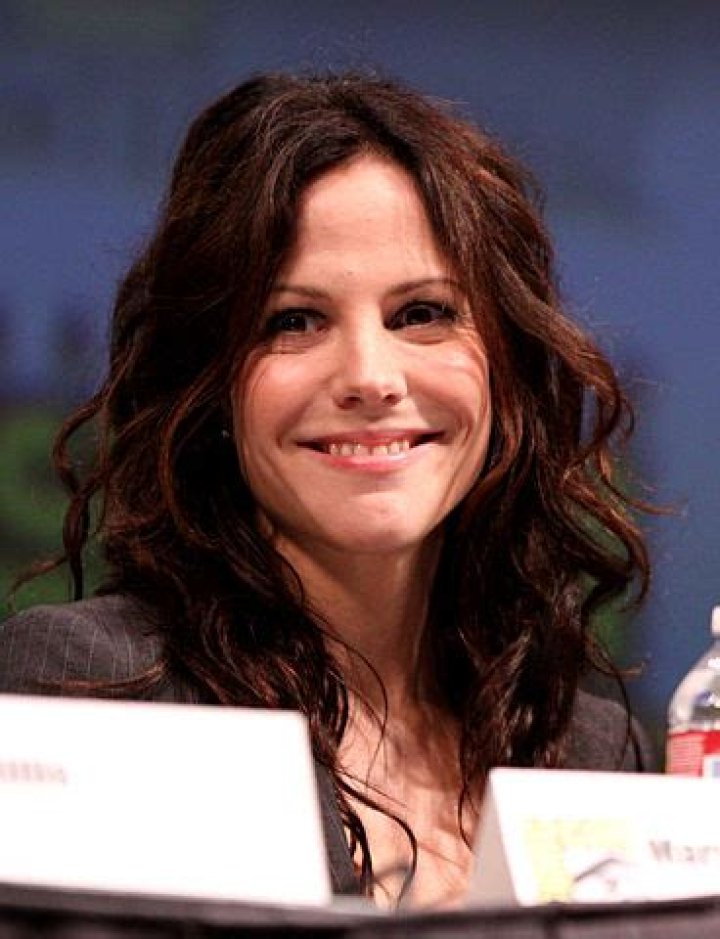 Mary-Louise Parker Height, Age, Bio, Family, Dating, Net Worth