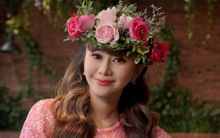 Meet Denise Chariesta: Everything About Indonesian Flower Designer