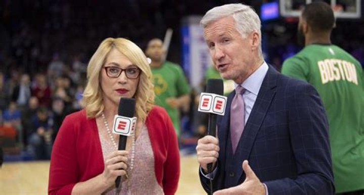 Meet Mike Breen Wife Rosanne Breen: What Is His Salary As Play-by-play Sports Commentator?