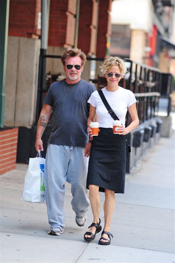 Meg Ryan: Boyfriend, net worth, tattoos, smoking & body measurements