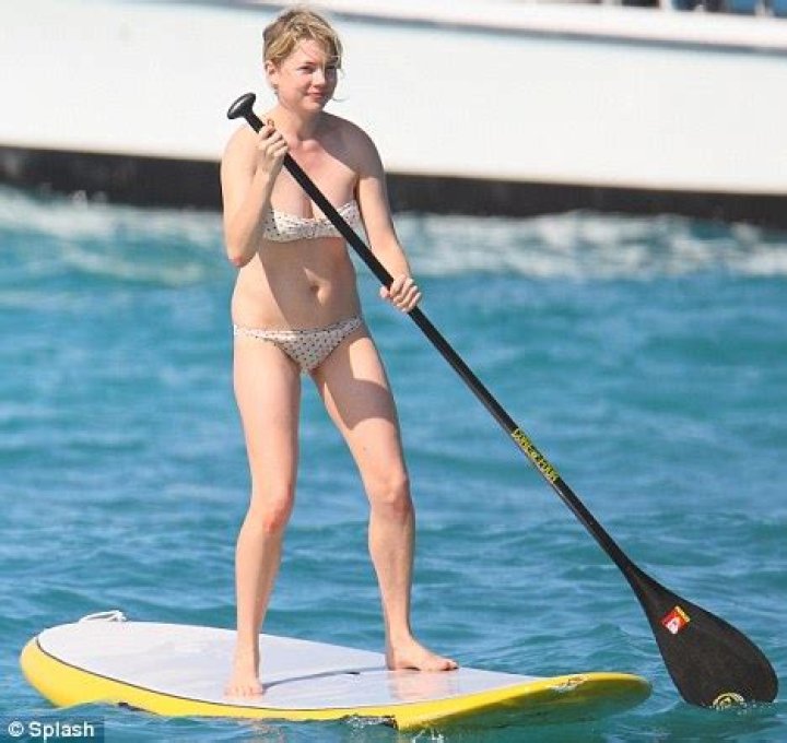 Michelle Williams: dating, net worth, tattoos, smoking & body measurements