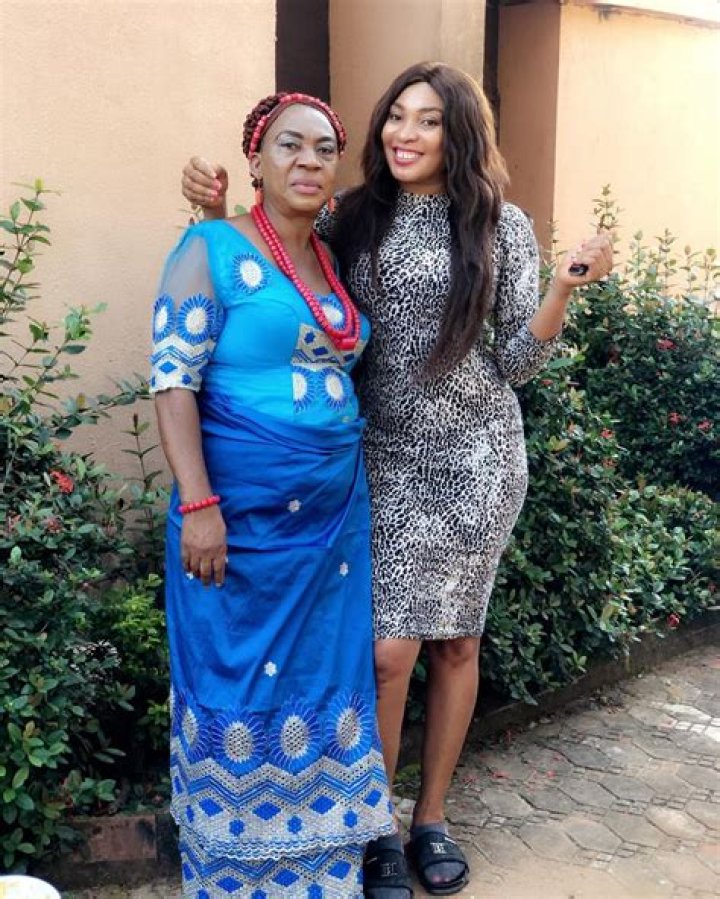 Mugo Odigwe Bio, Wiki, Age, Height, Husband, Parents, CBS2 News, Salary, and Net Worth.