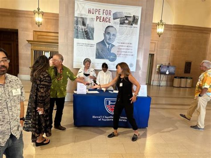 Nainoa Thompson Biography, Age, Height, Family, Wife, Wife Age and Net Worth