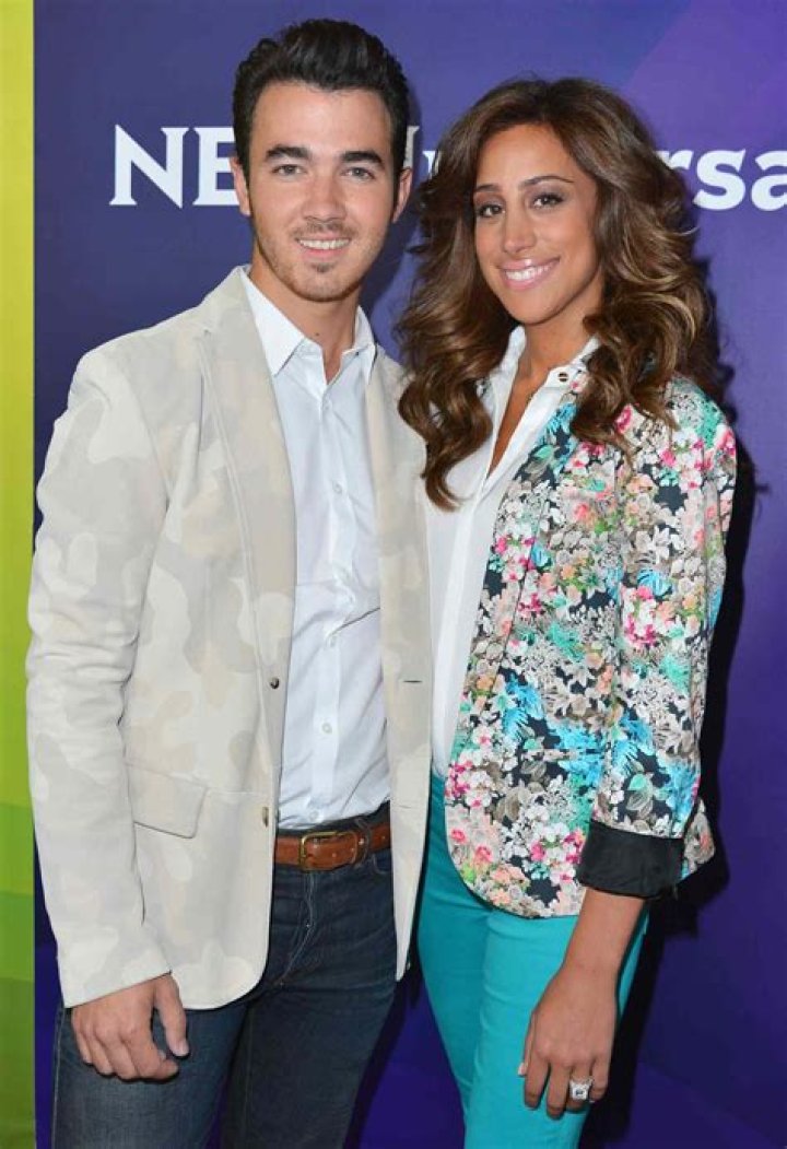 No, Kevin Jonas’ Wife Danielle Jonas Is Not Mute or Deaf- Although, She Lost Her Voice Temporarily