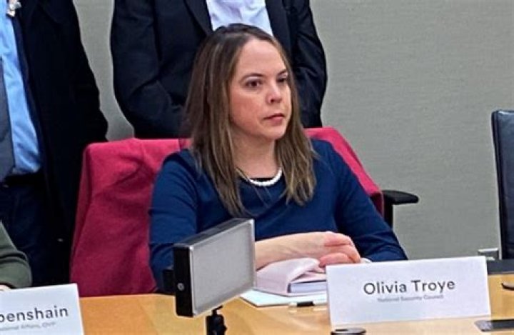 Olivia Troye Age, Facts, Husband, Net Worth, Job, Family, Education, Career, Party, Wiki, Size & Bio