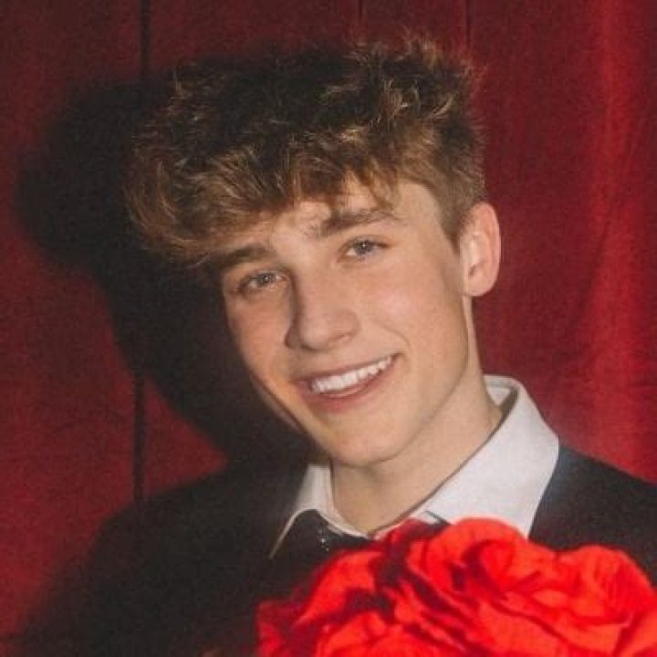 Ollie Muhl- Wiki, Bio, Age, Height, Net Worth, Girlfriend