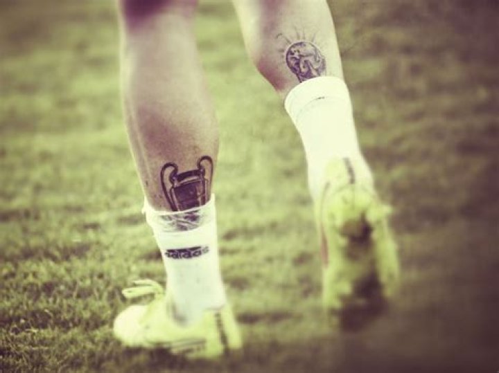 Pablo Zabaleta: Wife, net worth, tattoos, smoking & body facts