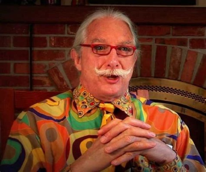 Patch Adams Biography, Age, Family, Career, and Gesundheit!