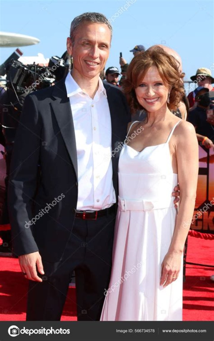 Paula Ravets Wiki: Age, Bio, Family, Children Facts on Paul Reiser Wife