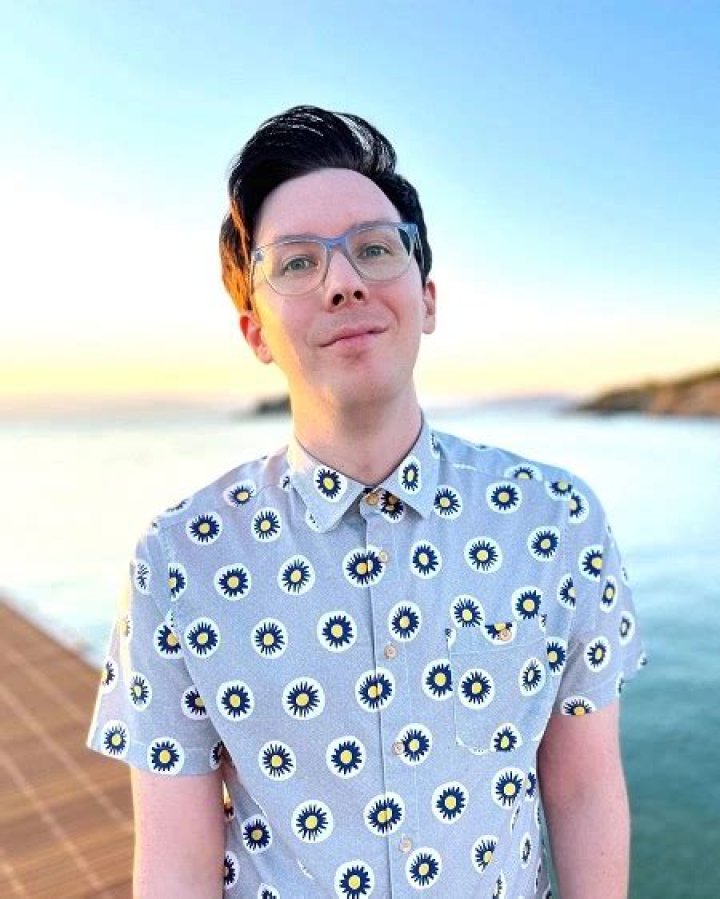 Phil Lester (Youtuber) Wiki, Bio, Age, Height, Weight, Boyfriend, Net Worth, Sexuality, Family, Facts