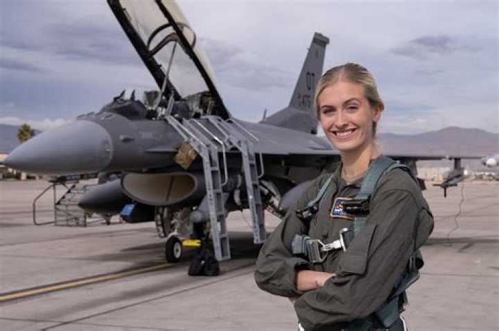 Rachel Recchia Airline: Is Rachel From The Bachelor A Pilot? What Kind Of Pilot Is Rachel Recchia?