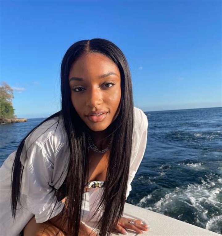 
Reactions As Ayra Starr Shares Adorable Photos Of Herself On Twitter 