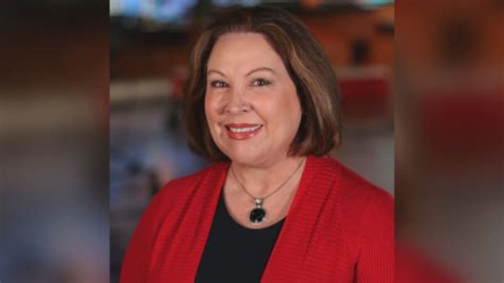 Rhonda Weidner Bio, Wiki, Age, Height, Family, Husband, Retirement from WLOX News and Net Worth.