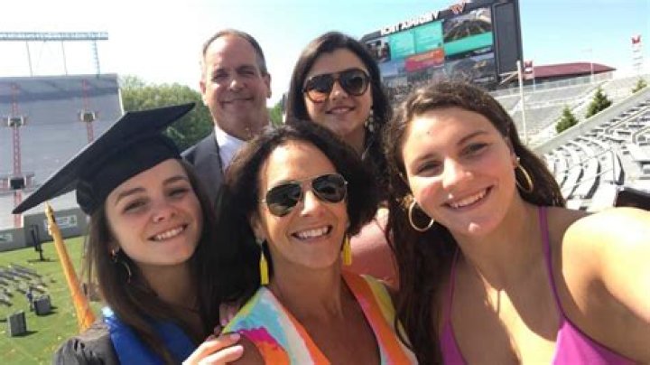 Robert Kulp Bio, Age, Wife, Daughters, Salvage Dawgs, Navy Rank, Illness