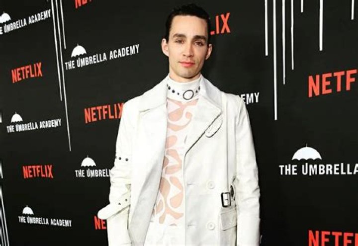 Robert Sheehan’s Net Worth, Biography, Career, Awards, Fact and Life Story