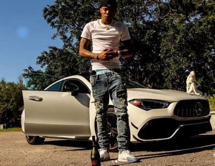 
Rollie Bands Height, Weight, Net Worth, Age, Birthday, Wikipedia, Who, Nationality, Biography 