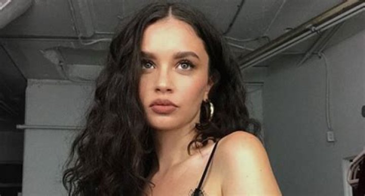 Sabrina Claudio Bio, Wiki, Age, Height, Parents, Boyfriend, Tour, Album, Net Worth