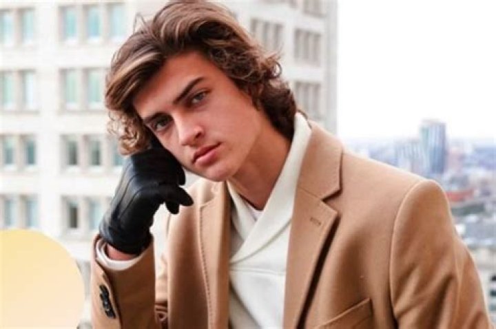 Sam Hurley Height, Weight, Net Worth, Age, Birthday, Wikipedia, Who, Nationality, Biography