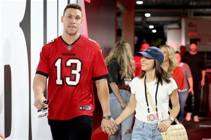 Samantha Harris Height: How tall is Samantha Harris?