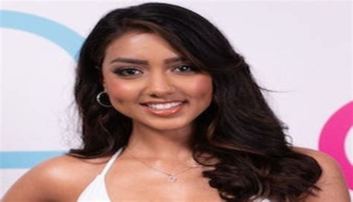 Sanam Naran Height, Weight, Net Worth, Age, Birthday, Wikipedia, Who, Nationality, Biography