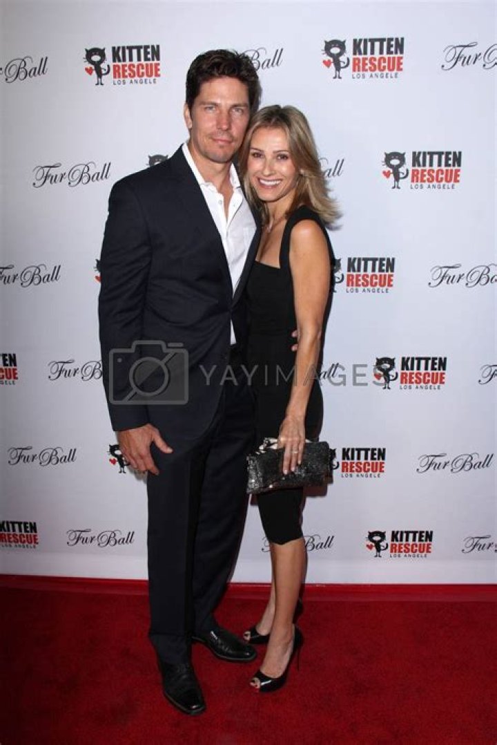 Sandra Hess Michael Trucco, Body, Boyfriend, Career & Net Worth