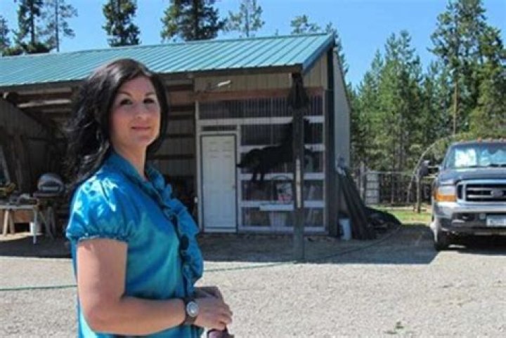 Sara Weaver Today, Biography, Age, Net Worth, Sisters