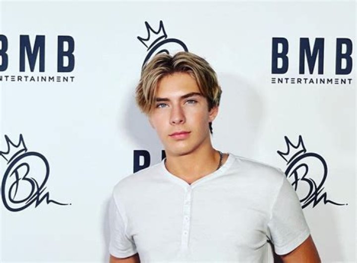 Sawyer Sharbino (Actor) Wiki, Bio, Age, Height, Weight, Net Worth, Sisters, Family, Career, Facts