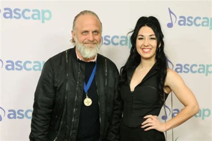 Shawn Crahan net worth, age, height, wife, girlfriend, kids, biography, wiki