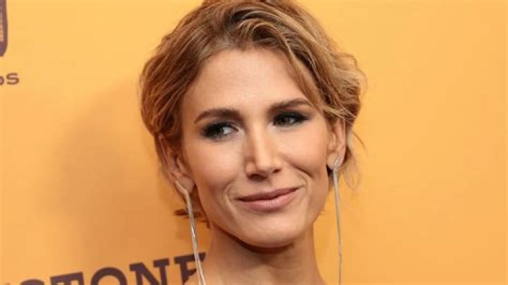 Shawna Landon Bio, Age, Height, Parents, Siblings, Career, Worth, Partner and Salary.