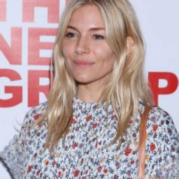 Sienna Miller Biography, Age, Partner, Boyfriend, Net Worth, Height, Facts, Wiki, Family, Nationality, Parents, Siblings, Awards, Children,