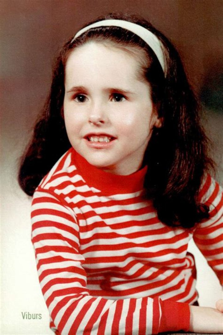 SNL: Who Is Molly Shannon Father James F. Shannon? Comedian’s Car Accident & Family Tragedy