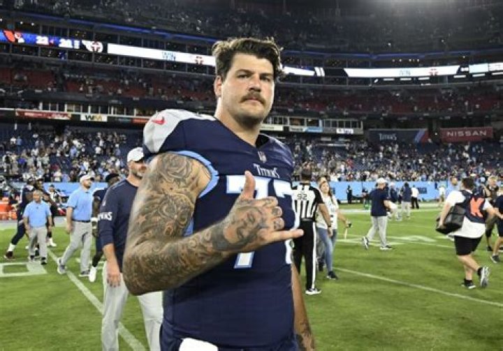 Taylor Curtis Lewan Age, Wiki, Biography, Body Measurement, Parents, Family, Salary, Net worth