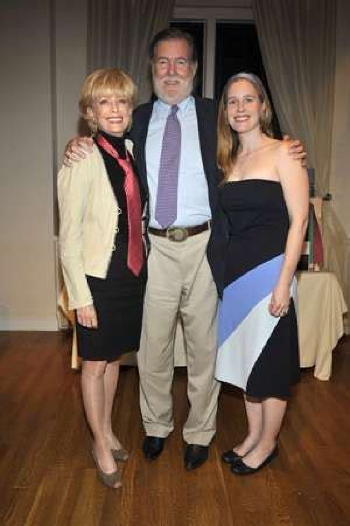 Taylor Stahl Latham (Lesley Stahl’s Daughter) Bio, Wiki, Age, Parents, Husband, and Net Worth.