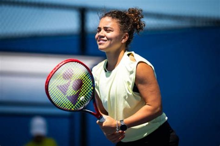 Tennis: Who Is Jasmine Paolini Mother Jacqueline Gardiner? Age Gap Family Ethnicity And Net Worth